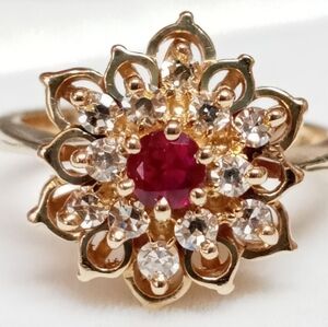 Meet your Posher, Forrest I am a jewelry collector and love all things jewelry